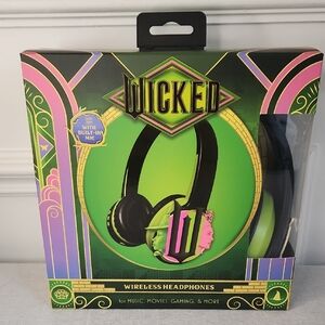 Green Over-Ear Wireless Headphones